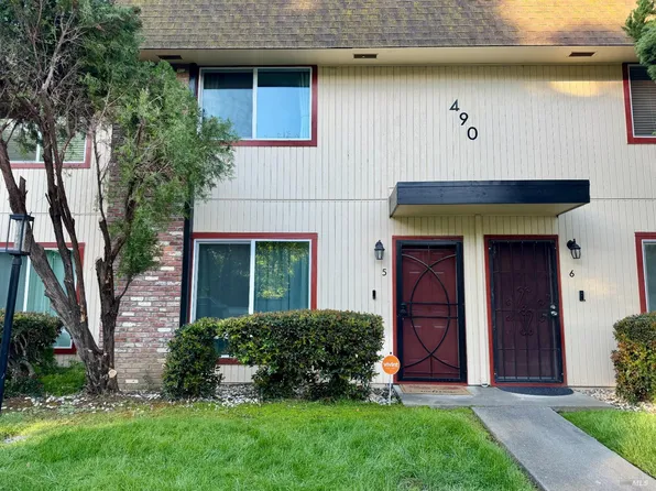 490 Edgewood Dr APT 5, Vacaville, CA 95688