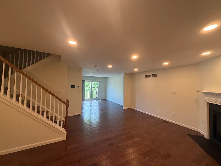 1319 Mohr Cir — Photo 8