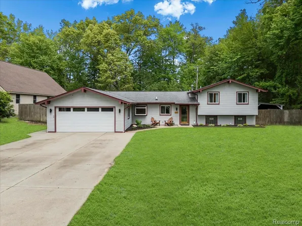 1687 Birchton St, Commerce Township, MI 48382