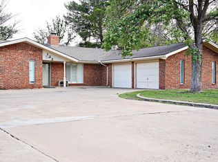 122 Parkwood Ln, Levelland, TX 79336