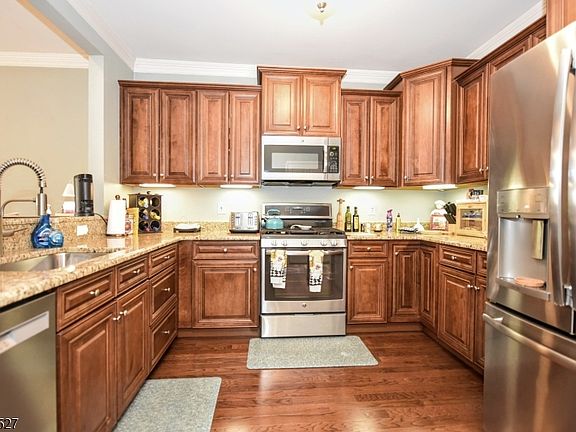 5th image of 5208 Veterans Dr