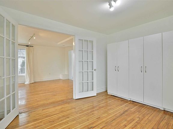 4th image of 2323 Ontario St