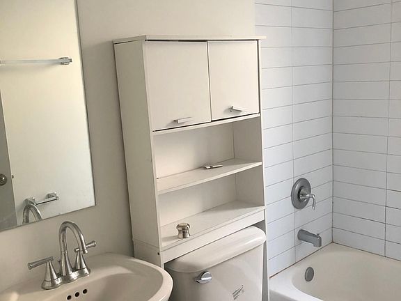 4th image of 925 W Carmen Ave APT 2F