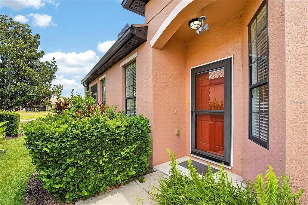 2 bed, 2.0 bath, 1393 sqft, $2,300 — Photo 2