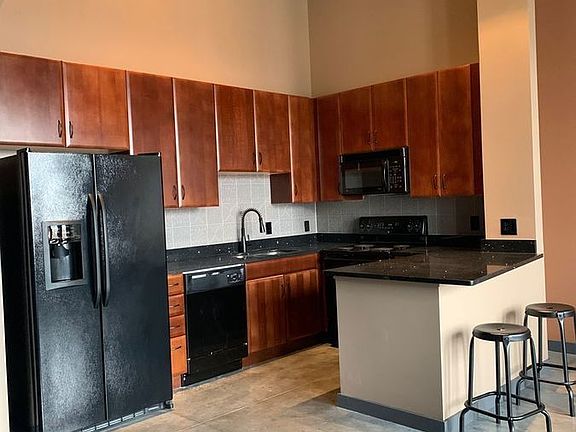 4th image of 1635 Washington Ave APT 904