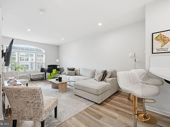 4th image of 18363 Reaper Hill Ct Unit 5