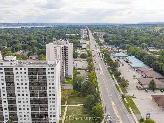 2nd image of 975 Warwick Ct #1608