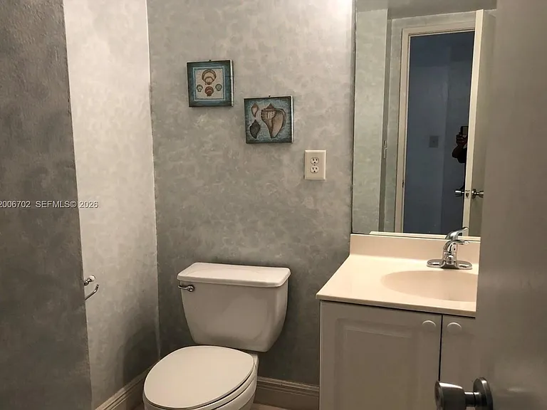 19390 Collins Ave #1124 — Photo 5