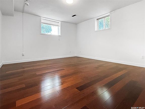 5th image of 161 5th AVENUE NE