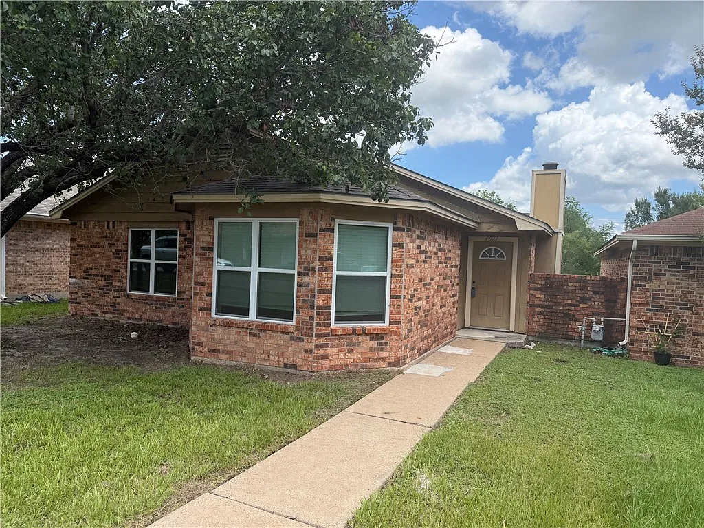 3 bed, 1314 sqft, $2,000 — Photo 1
