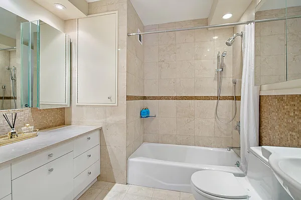 Sold by William Raveis Real Estate | media 16