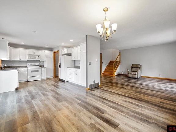 4th image of 12 Lorelei Ct