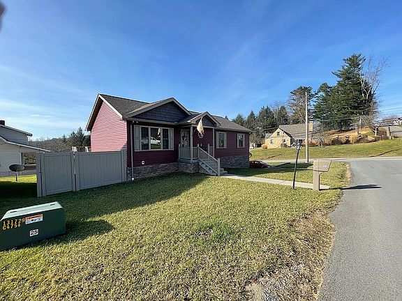 2nd image of 2304 Locust Dr