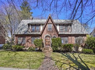 39 Dolphin Rd, Newton, MA 02459