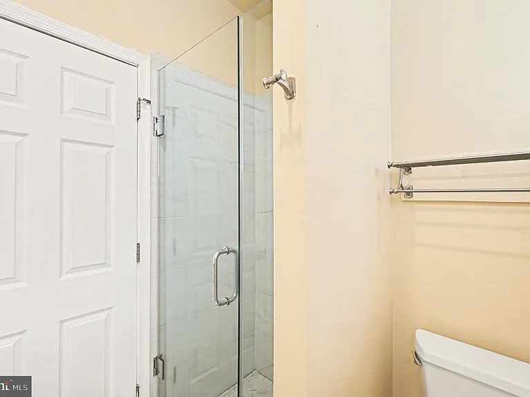 338 N Charles St — Photo 17