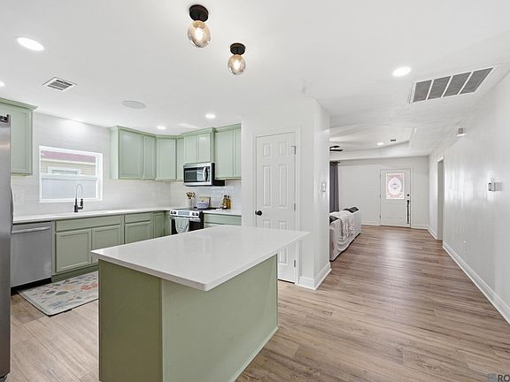 2nd image of 3041 Myrtle Grove Dr