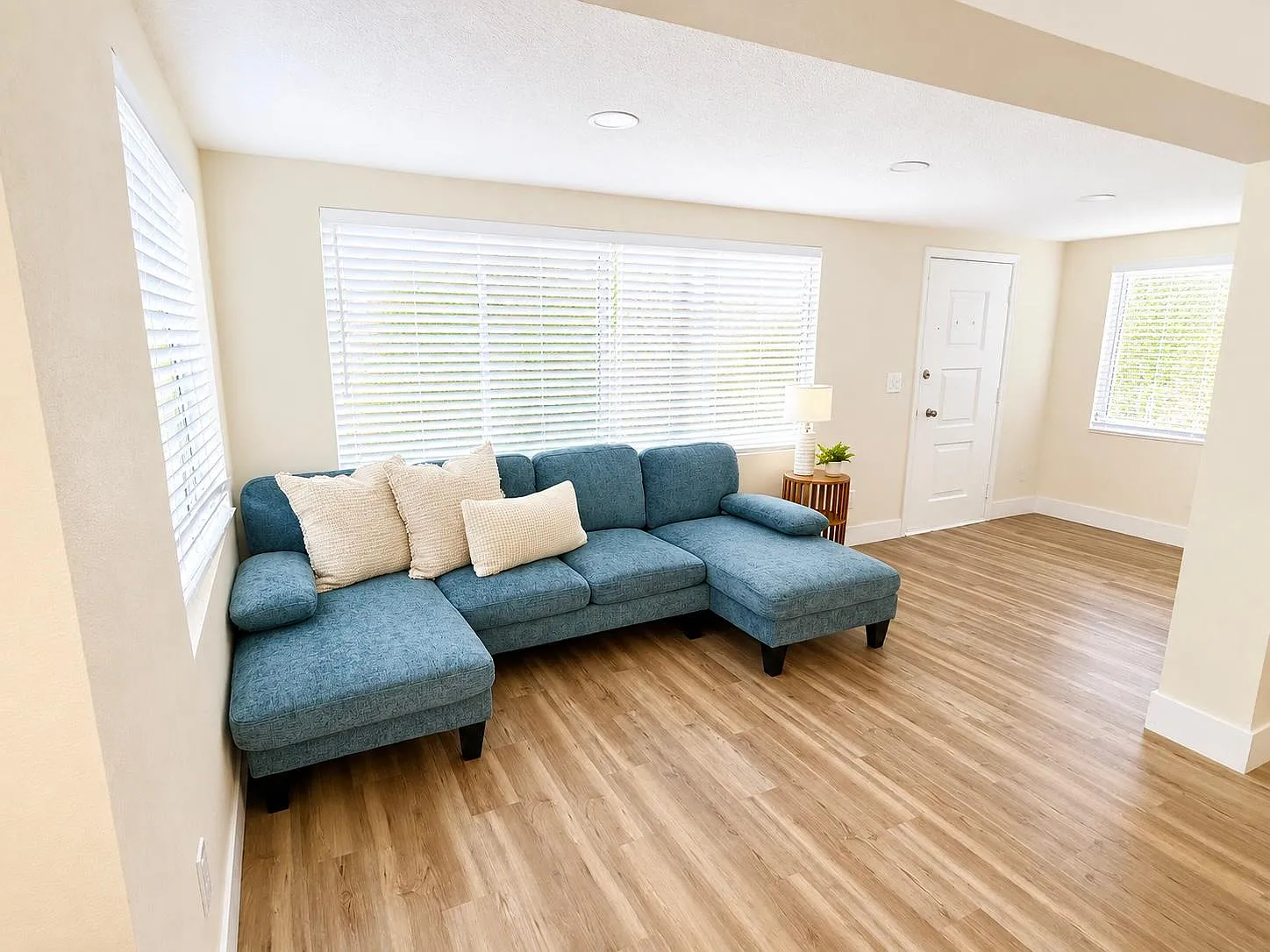2 bed, 950 sqft, $2,990 — Photo 4