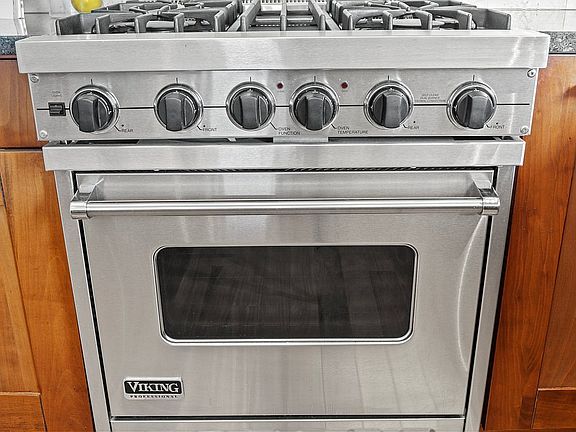 5th image of 640 W 237th St #3E