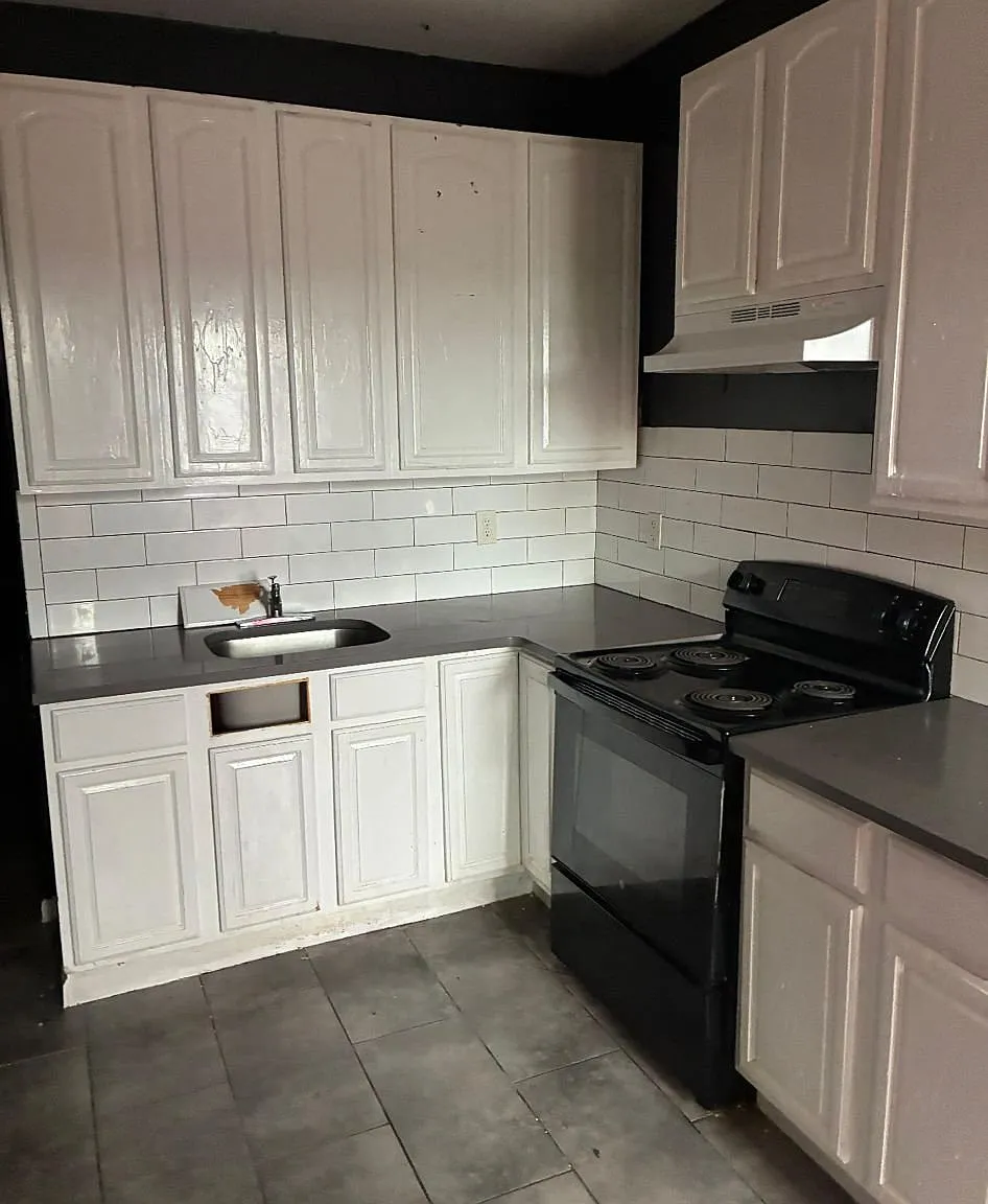 3 bed, 1.0 bath, $3,250 — Photo 2