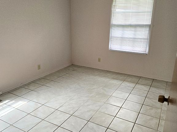 3rd image of 1211 Koehn Dr