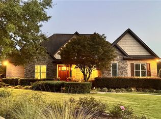 2296 Columbia Dr, Auburn, AL 36830