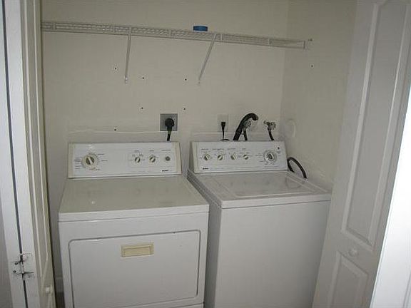 3rd image of 2554 SE 10th St