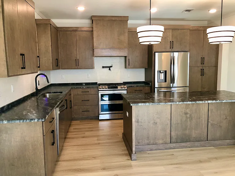 1215 E Lloyd St — Photo 6