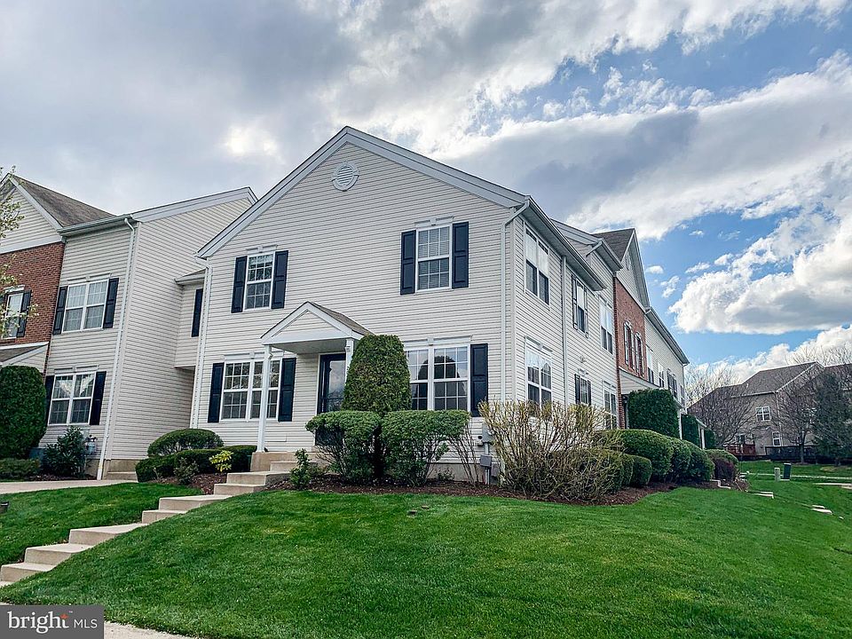 1st image of 205 Tanager Ct #266