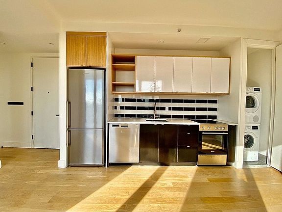 3rd image of 2286 Atlantic Ave #7B