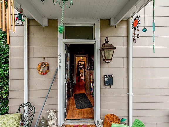 4th image of 506 Crawford St