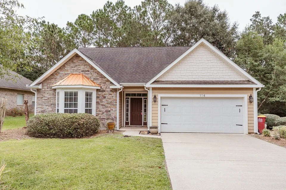 114 Crab Apple Ave