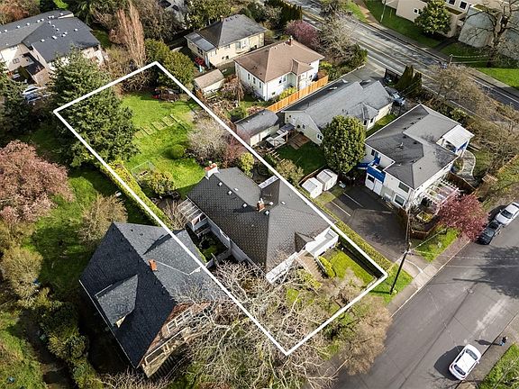 3rd image of 1790 Denman St