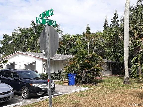 2nd image of 3120 SW 15th Ave #1-2