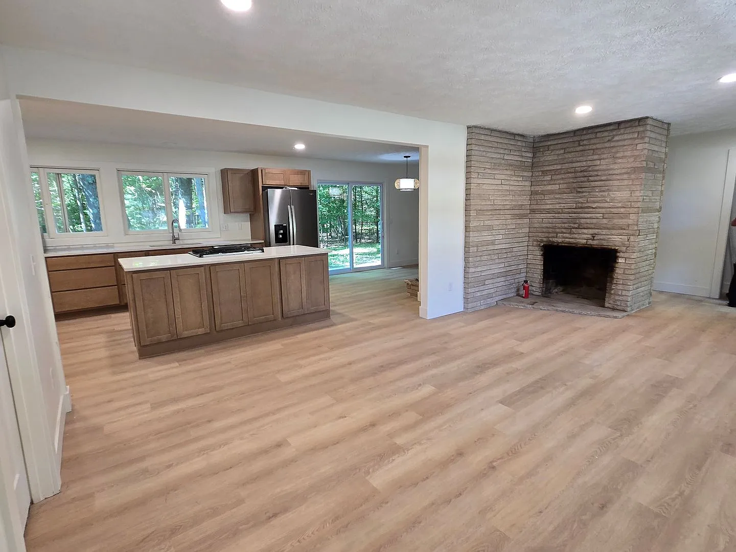 1499 Scenic Dr, 4 bedroom 1.5 bath home with garage and basement — Photo 2