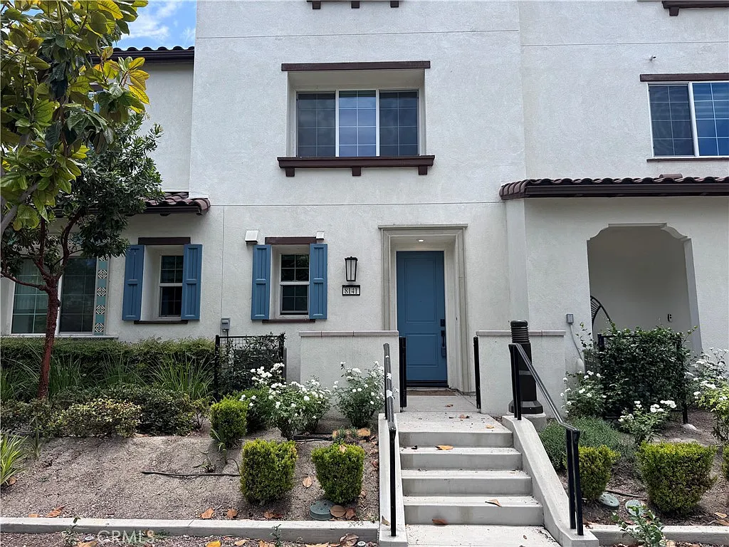 3 bed, 2.5 bath, 1553 sqft, $3,050 — Photo 2