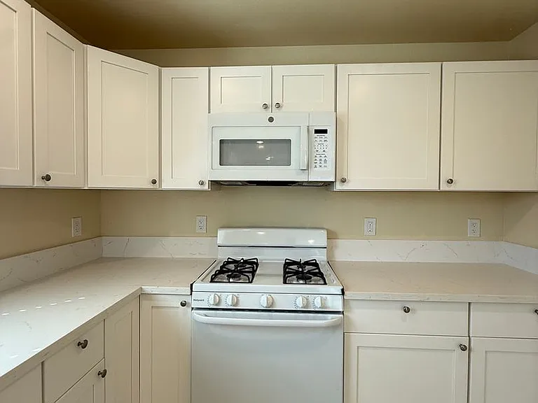 1215 Mira Flores Dr — Photo 11