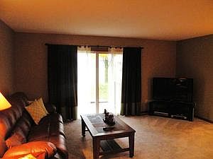 4th image of 9 Wilshire Dr