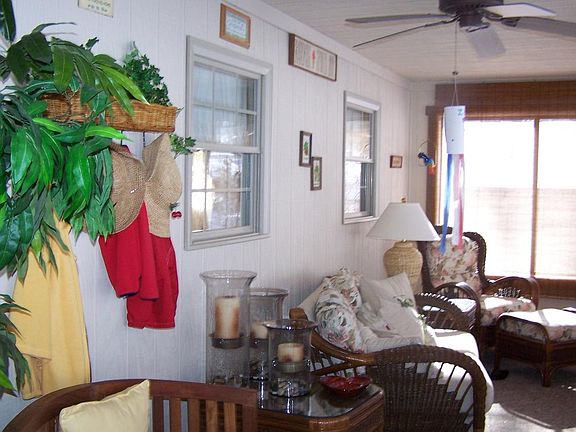 5th image of 256 Fountain Ave