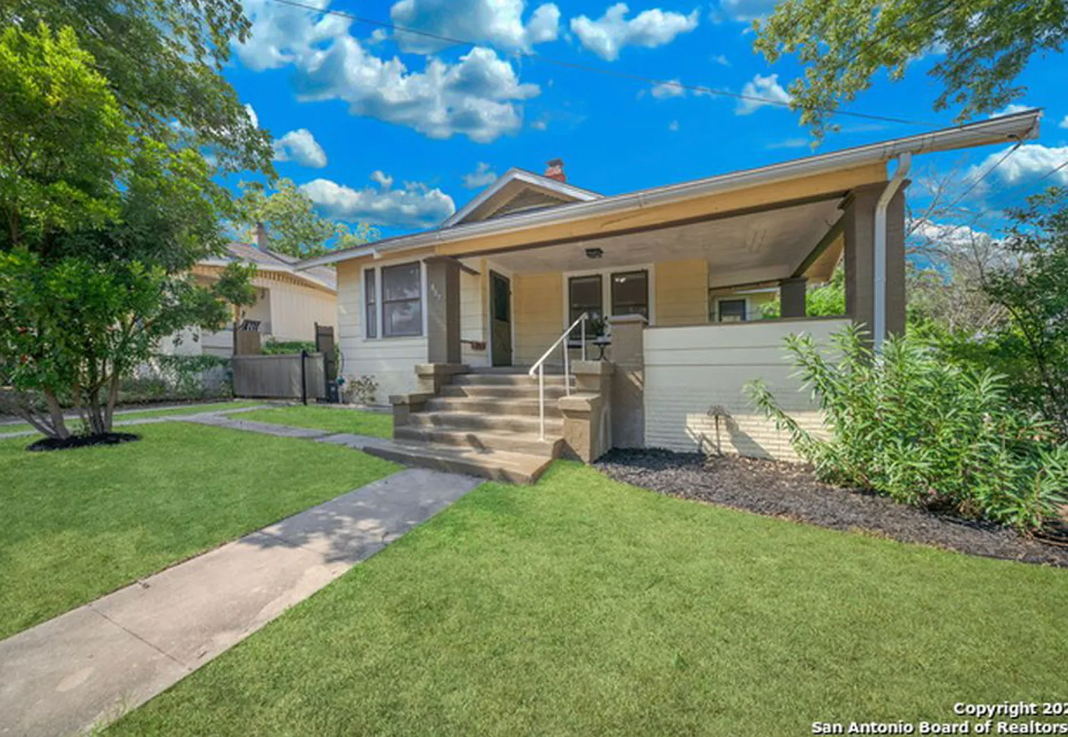 3 bed, 1300 sqft, $1,850 — Photo 2