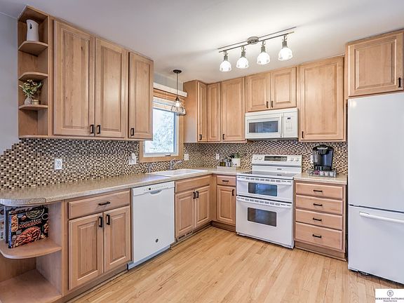 3rd image of 13014 Westwood Ln