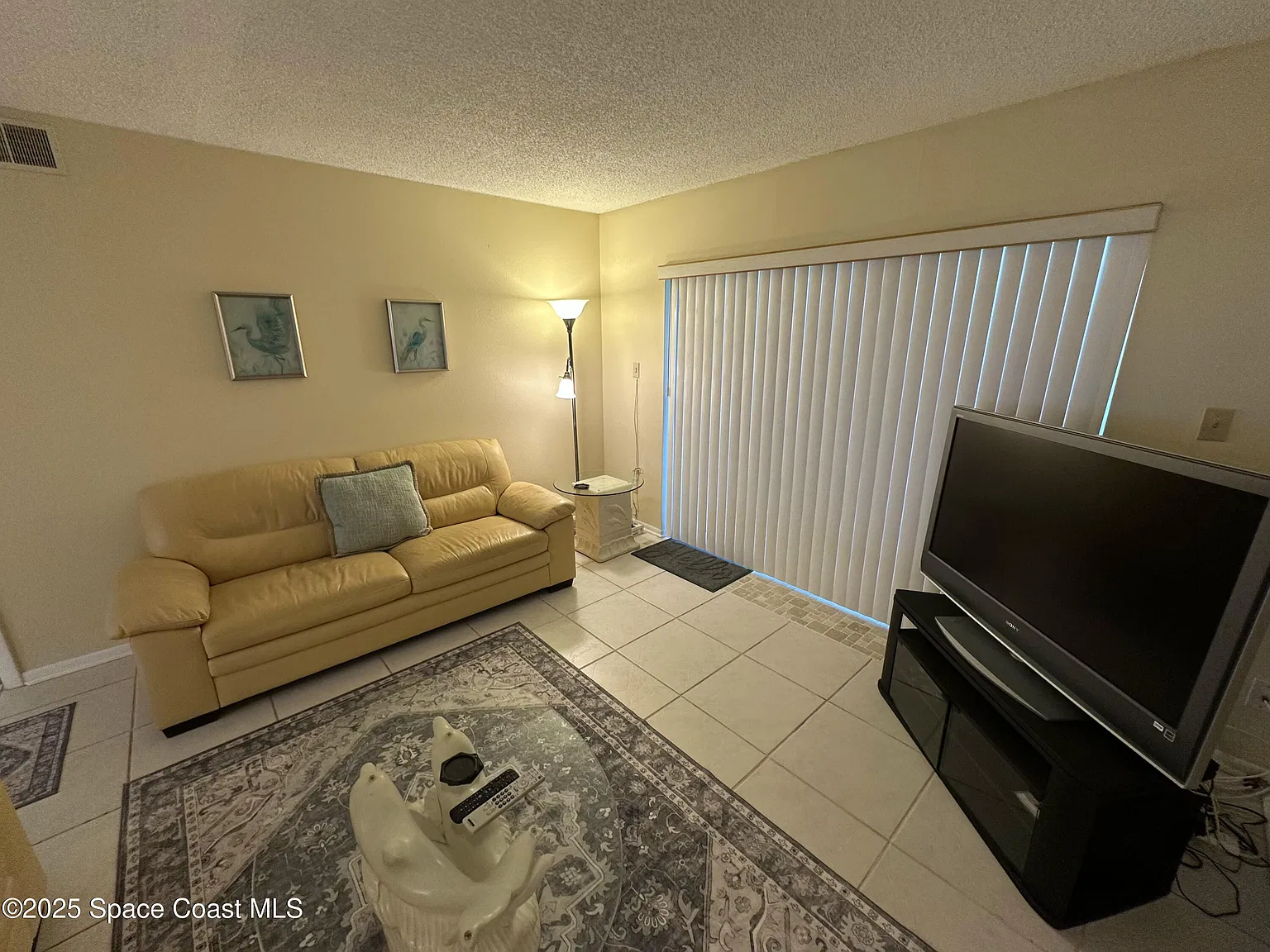 3 bed, 2.0 bath, 1453 sqft, $3,800 — Photo 4