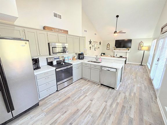 5th image of 162 Cypress Cv