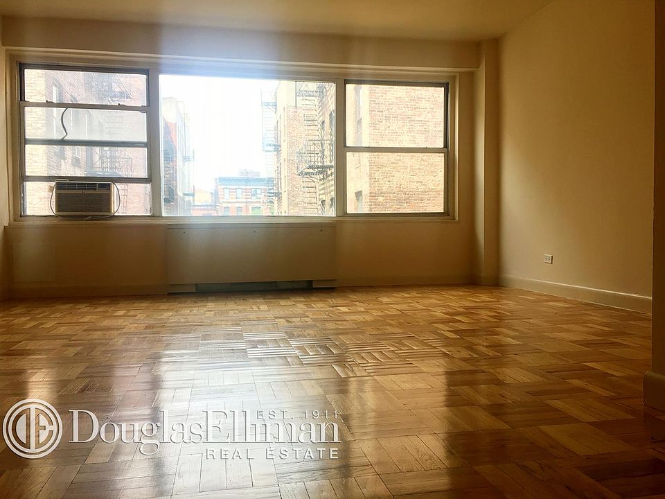 1st image of 30 Greenwich Ave APT 2B