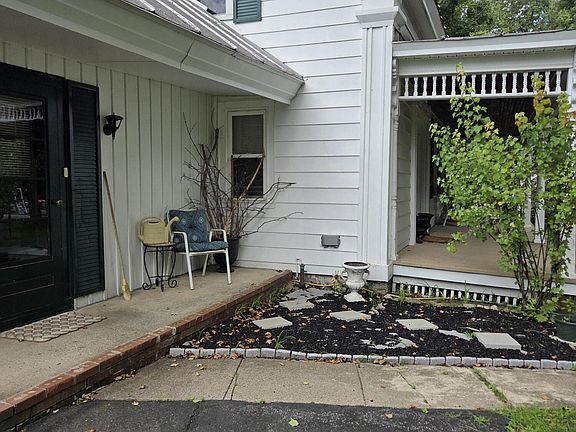 5th image of 37 Covington St