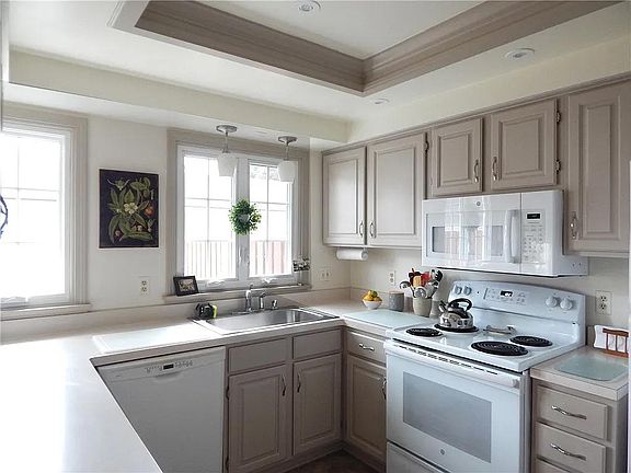 2nd image of 72 New Wickham Dr
