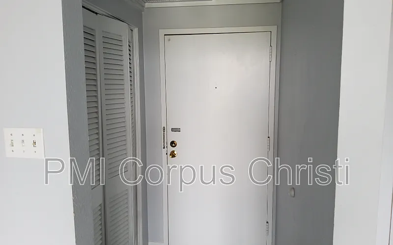 Building Photo - 4600 Ocean Dr #903