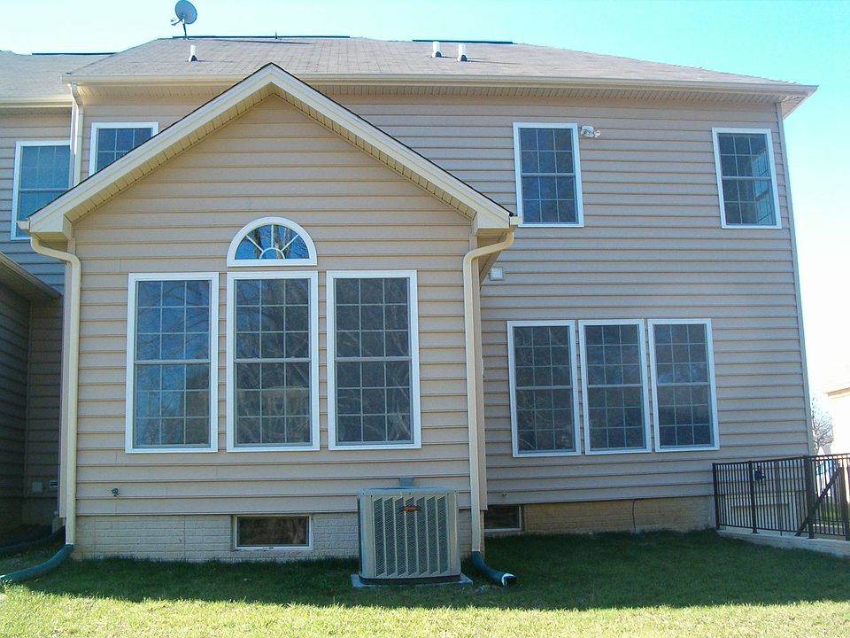 2nd image of 807 Bridle Path