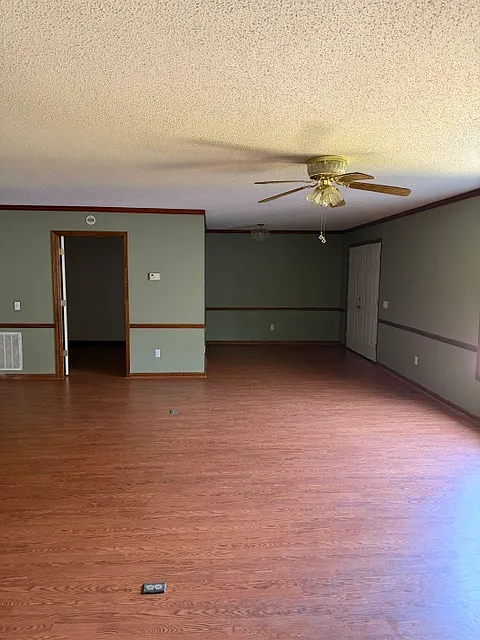 3 bed, 2834 sqft, $1,600 — Photo 4