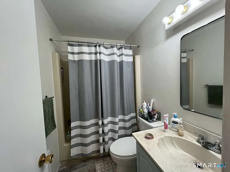 192 Park St #4 — Photo 9