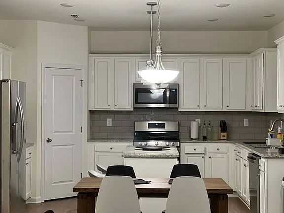 5th image of 7104 Wheyfield Dr